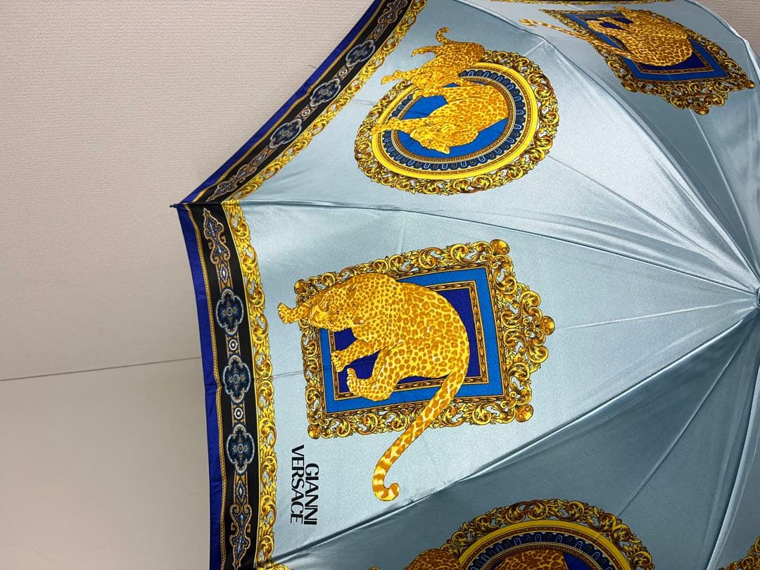 未使用　ジャンニベルサーチ 豹柄 折りたたみ傘 Gianni Versace