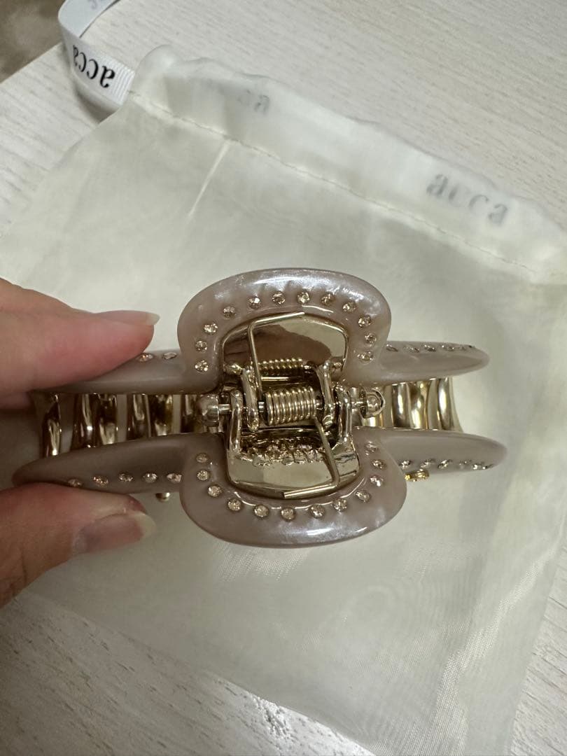 acca ストーン付きヘアクリップ ベージュ　アッカ