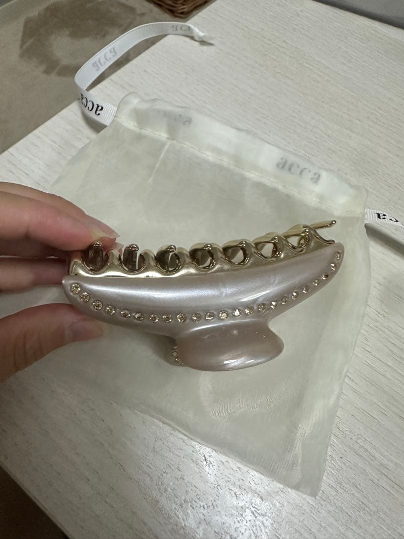 acca ストーン付きヘアクリップ ベージュ　アッカ