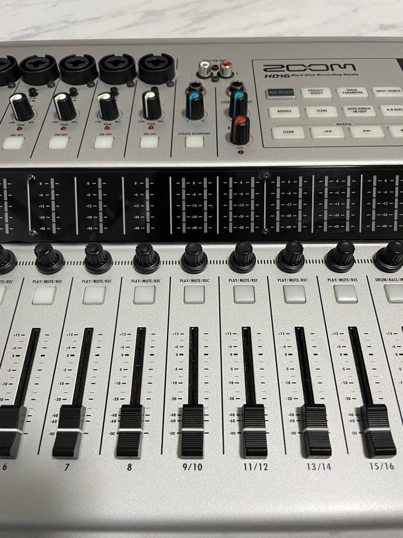 ZOOM HD16 マルチトラックレコーダー(別売りフットスイッチ付き)