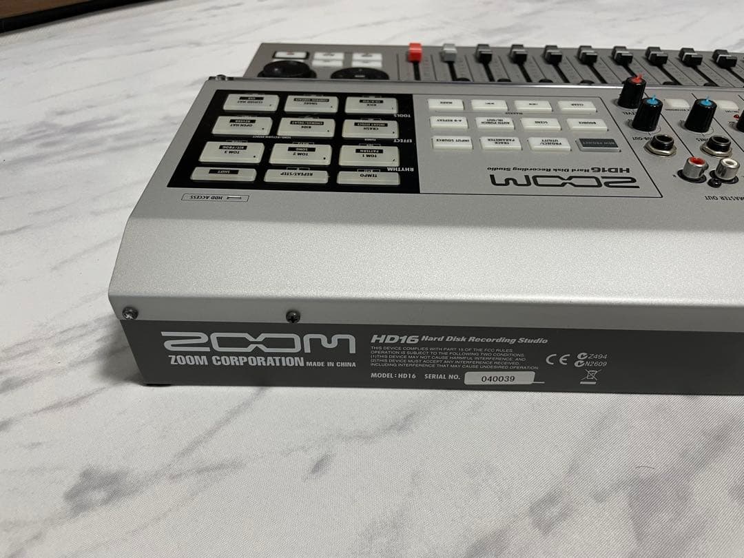 ZOOM HD16 マルチトラックレコーダー(別売りフットスイッチ付き)