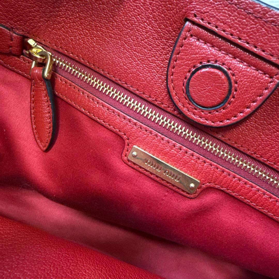 Miu Miu 赤 レザー ショルダーバッグ