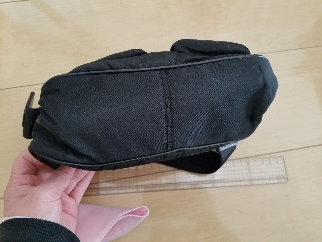 PRADA　純正　ブラックナイロンボディバッグ・ウエストポーチ