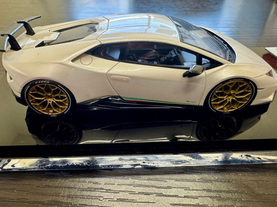 make up製 ランボルギーニ ウラカン ペルフォルマンテ パール白 1/43