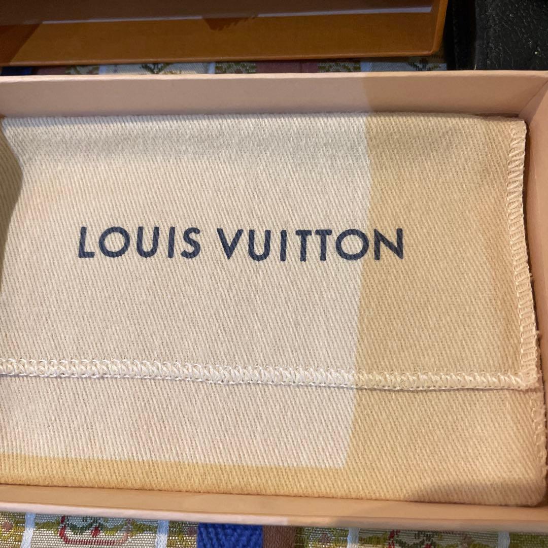 LOUIS VUITTON ポルトモネ・ロザリ　ヴィトン