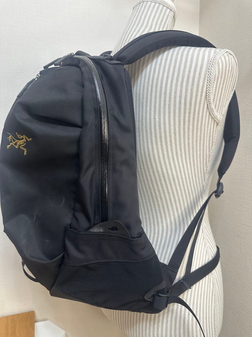 三角定規先輩様 Arc'teryx arro16 ブラックバックパック