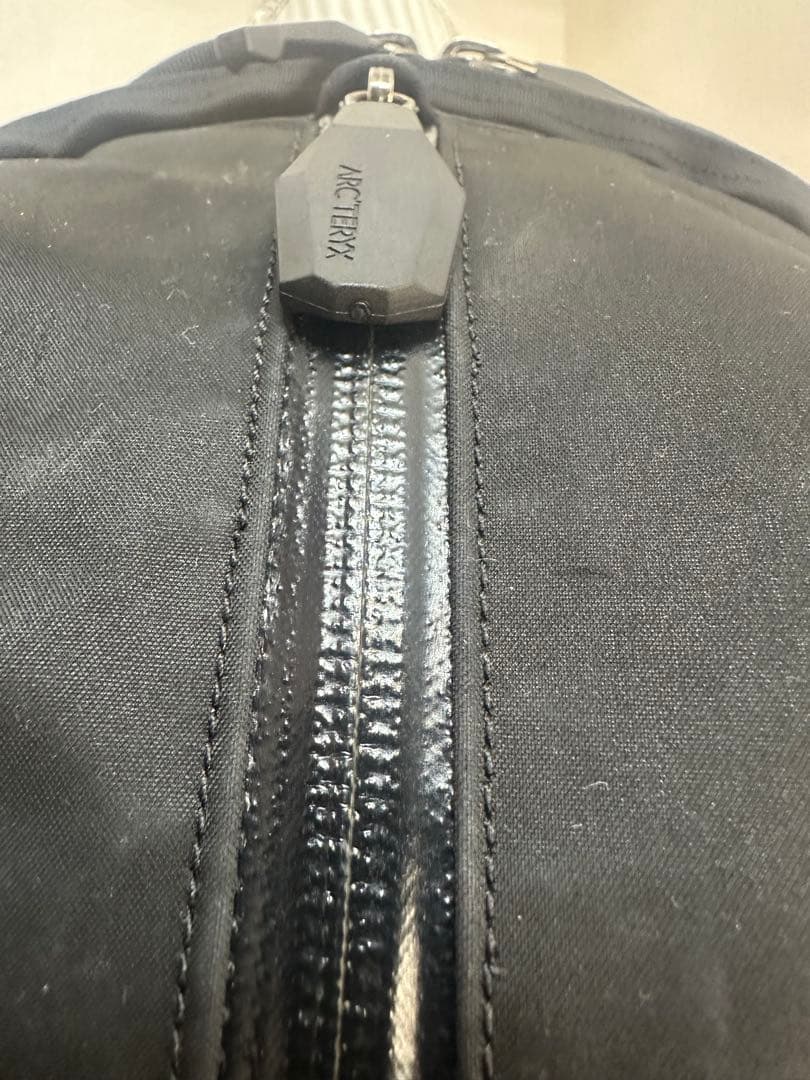 三角定規先輩様 Arc'teryx arro16 ブラックバックパック