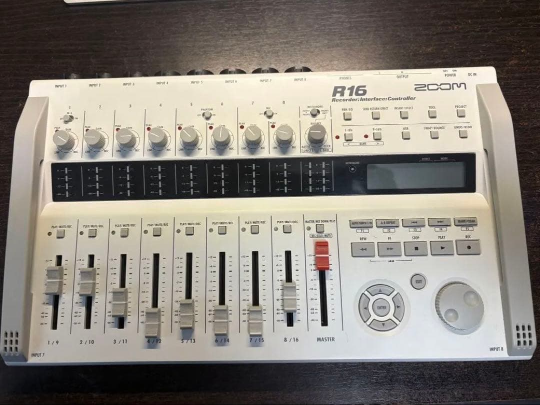 値下げZoom R16マルチトラックレコーダー　バック、SD8GB、アダプタ付き