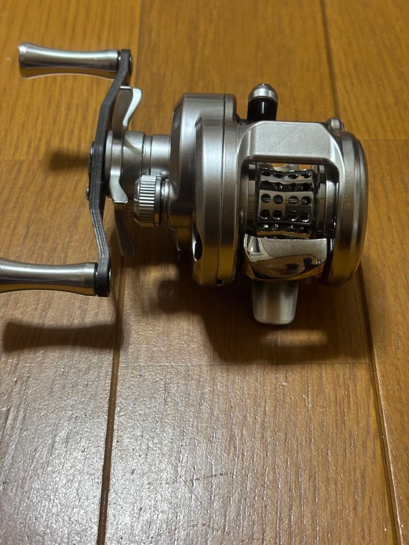 丸型　BFSリール　左ハンドル