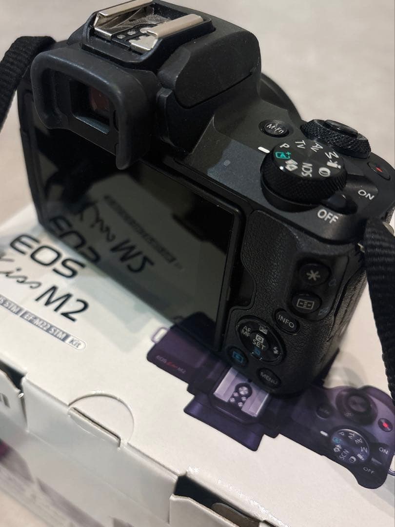 Canon EOS Kiss M2 ダブルレンズキット＋おまけ