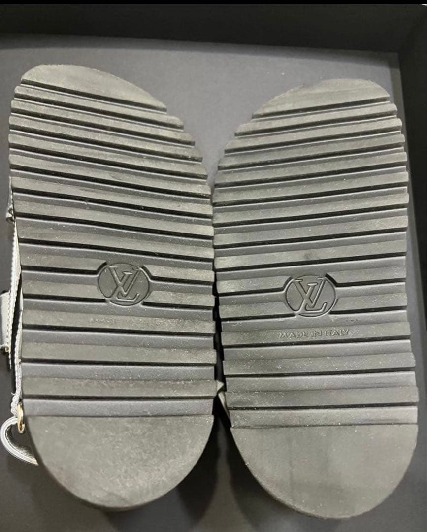 LOUIS VUITTON シルバー ストラップサンダル 36