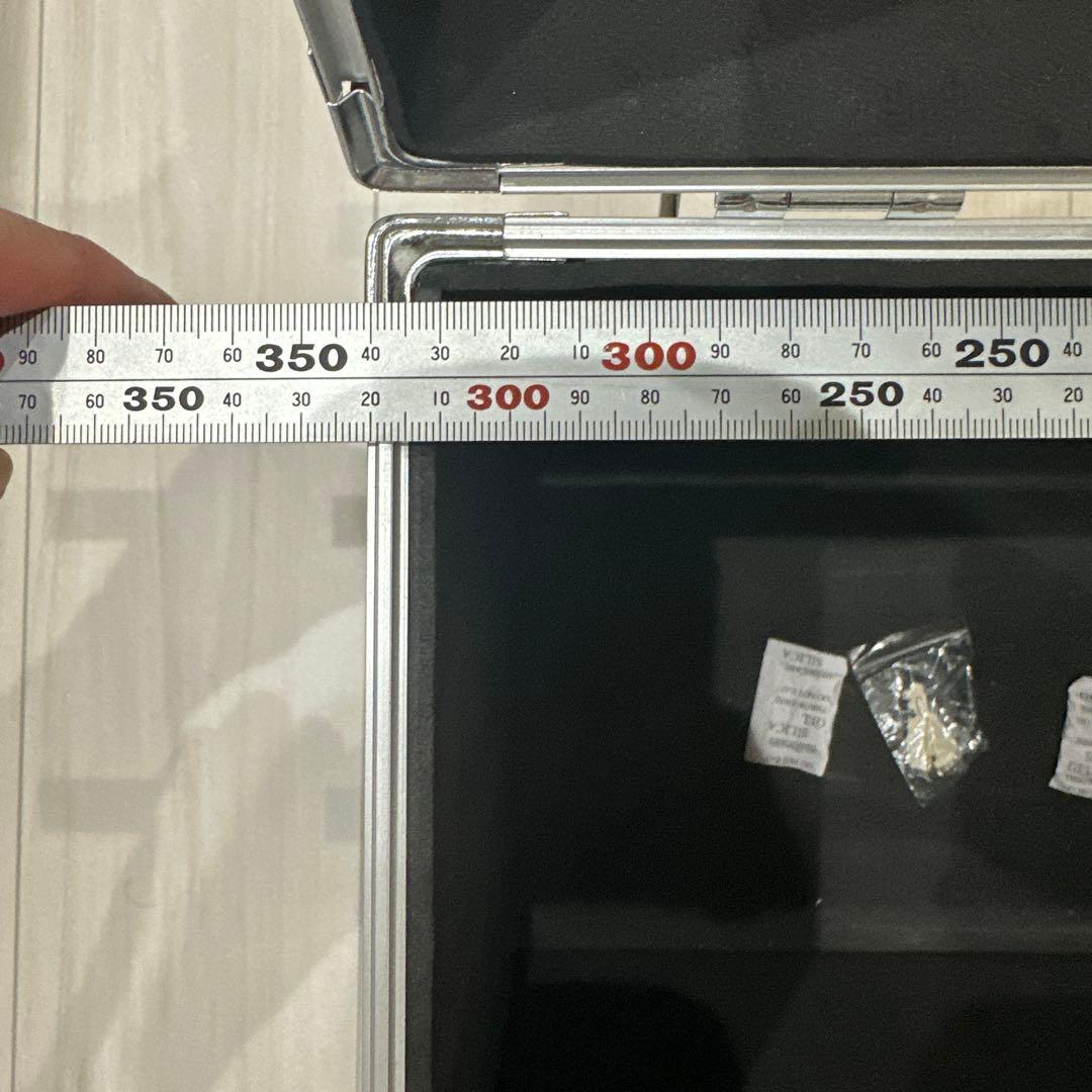 シルバーアルミニウムケース 鍵付き　レコードケース