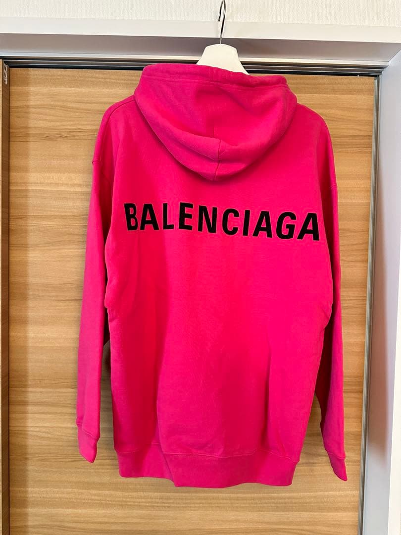 M*i様 バレンシアガ　バックロゴパーカー