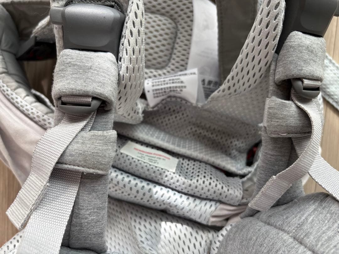 ベビービョルン　ベビーキャリア　ハーモニー　メッシュグレー　抱っこ紐