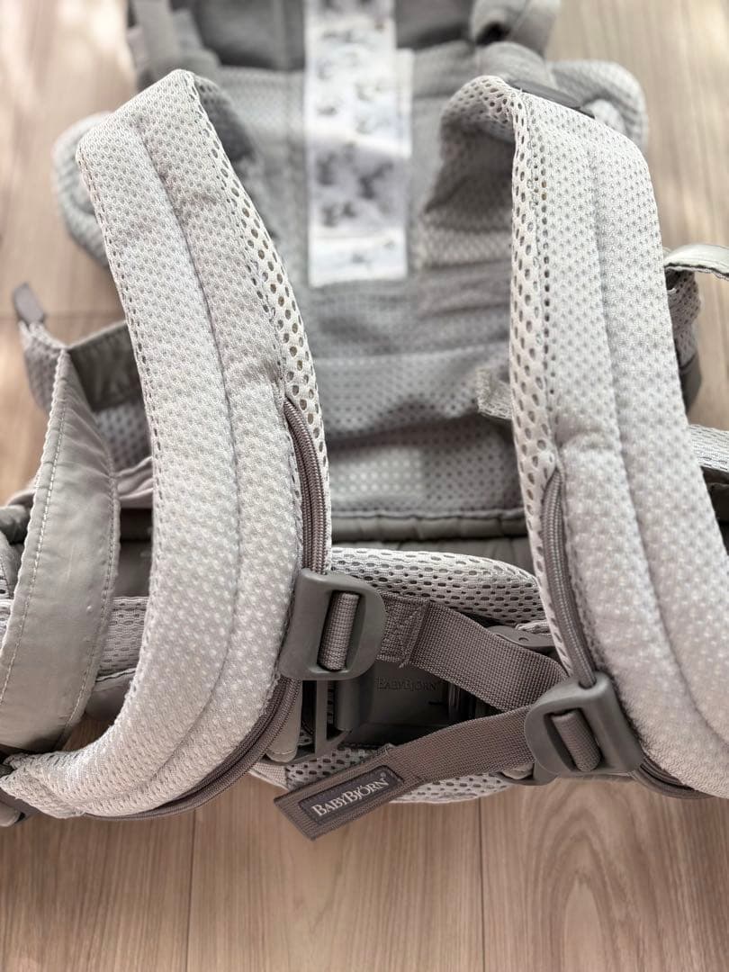 ベビービョルン　ベビーキャリア　ハーモニー　メッシュグレー　抱っこ紐
