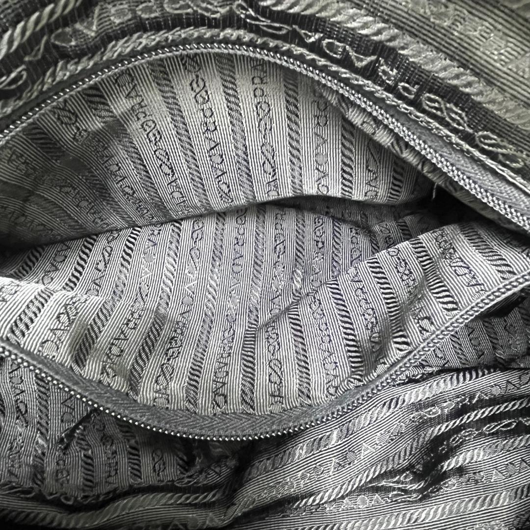 極美品✨PRADA プラダ　ナイロン ショルダーバッグ　三角プレート　白タグあり