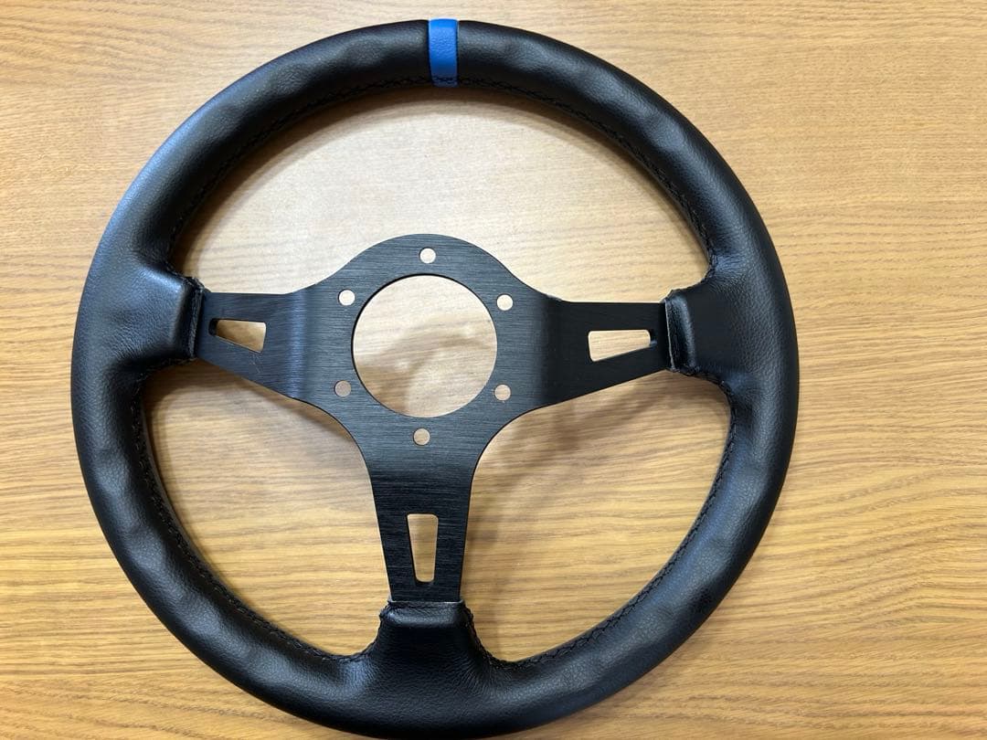 モモ　ステアリング