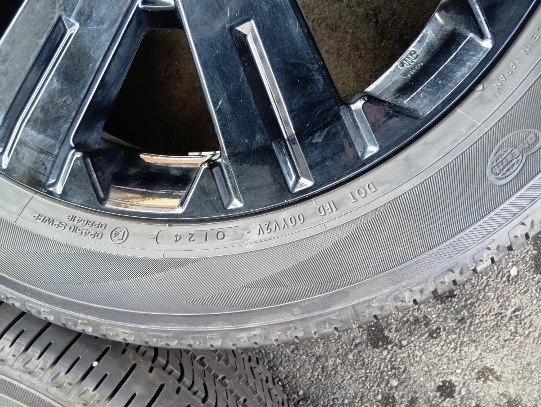 三菱デリカD:5　CHAMONIX純正　ホイール＋タイヤＡ