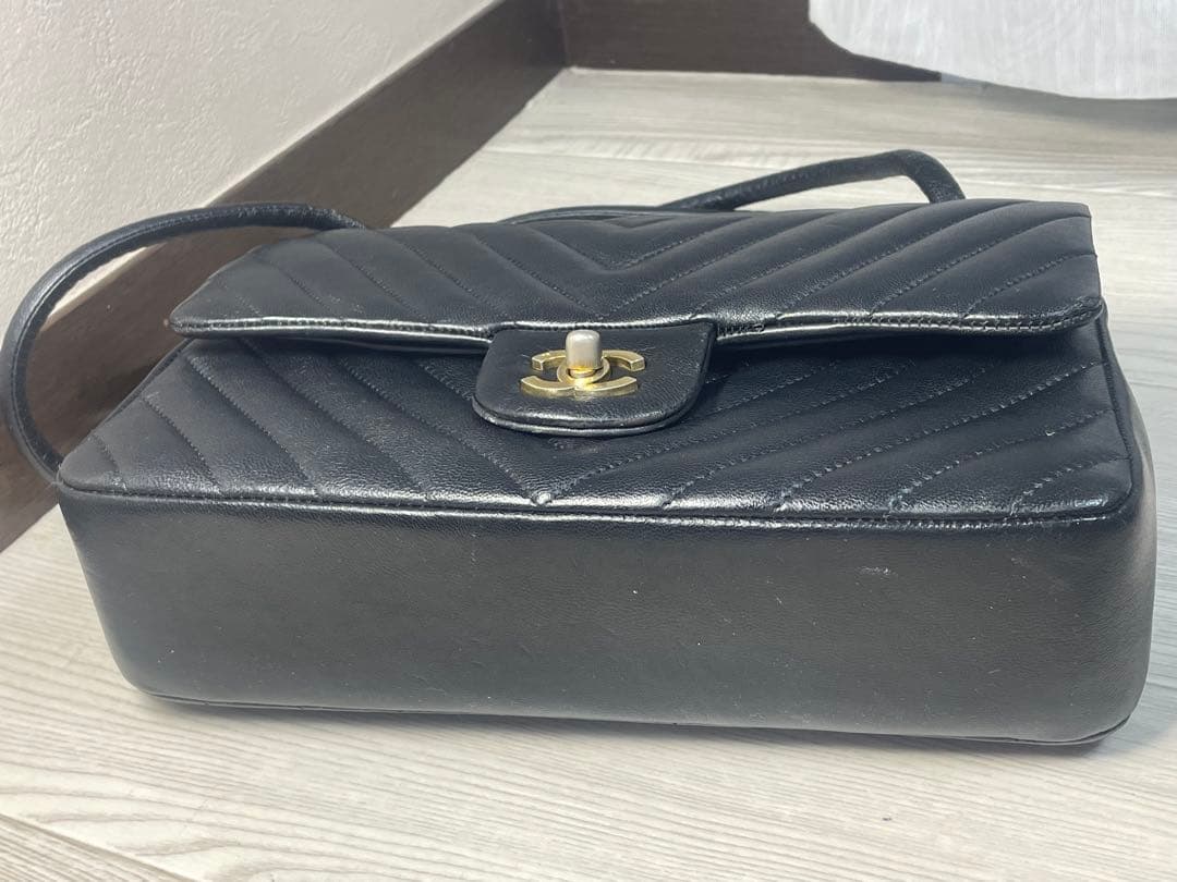 CHANELノベルティ シェブロン Vステッチ Wフラップ ショルダー