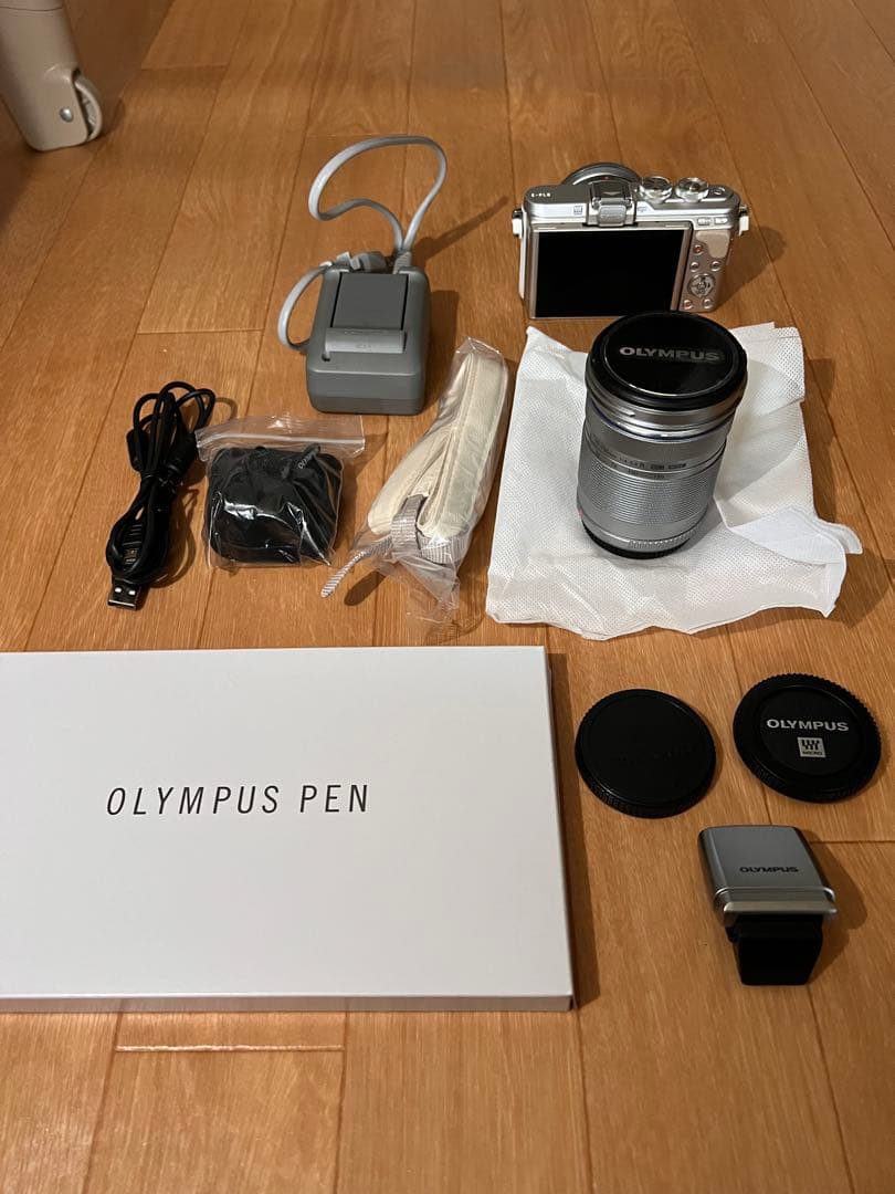 Olympus PEN E-PL8 + Vanguard バッグ