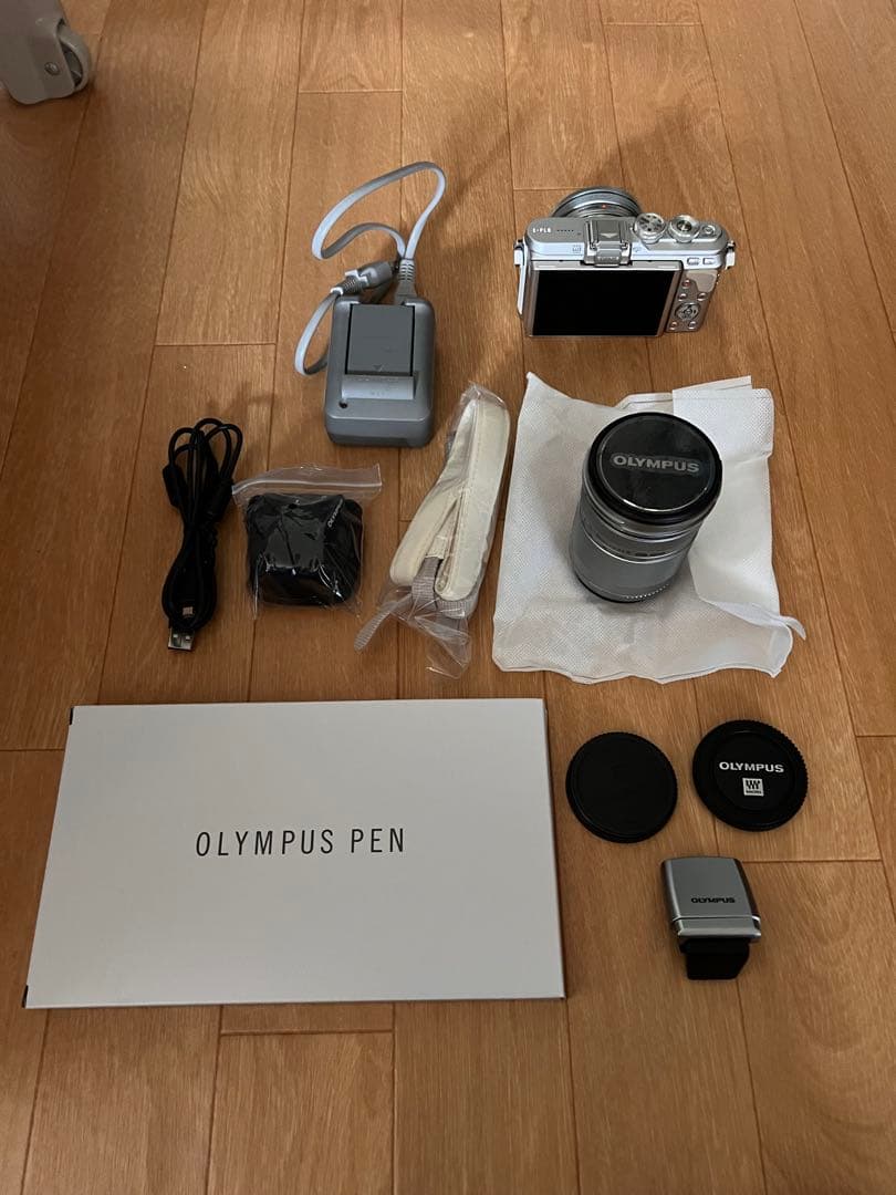 Olympus PEN E-PL8 + Vanguard バッグ