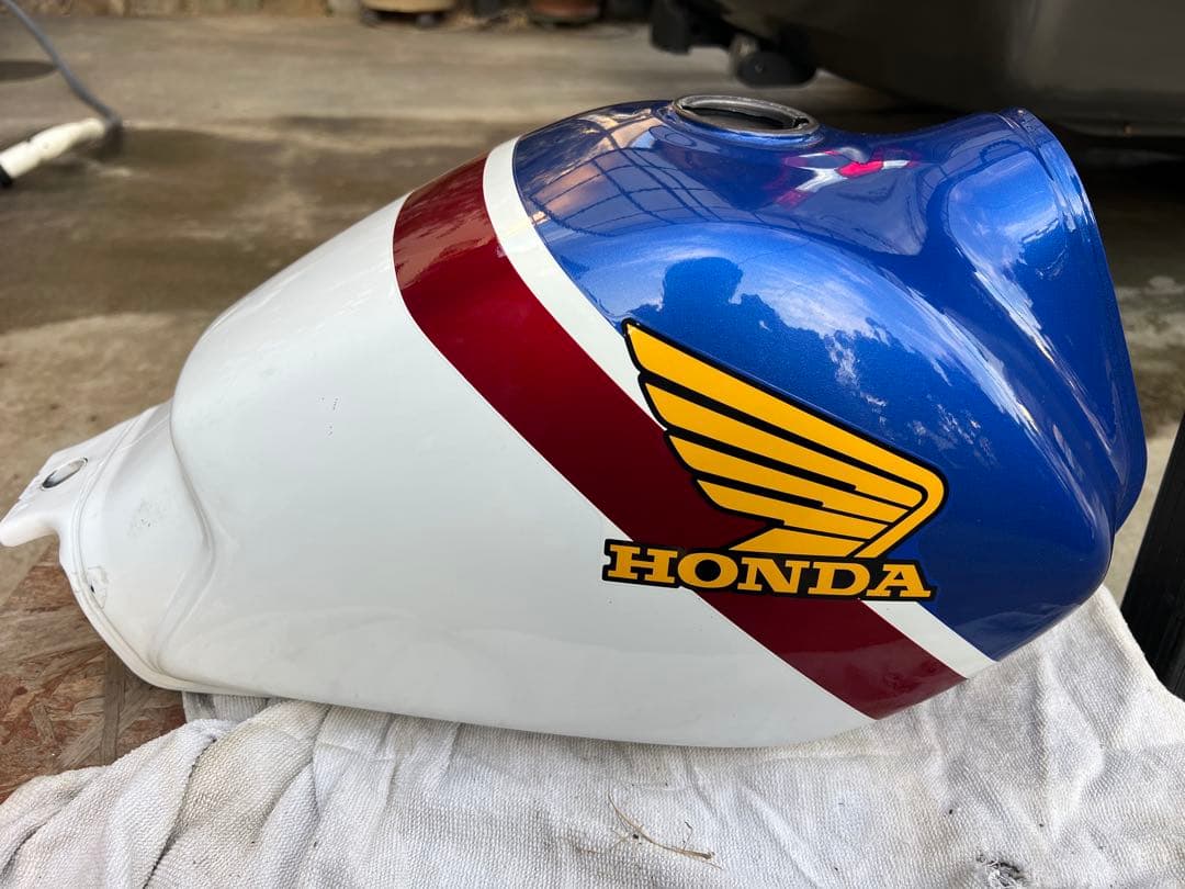 ホンダ　HONDA FTR223 新車外しタンク　純正トリコロール