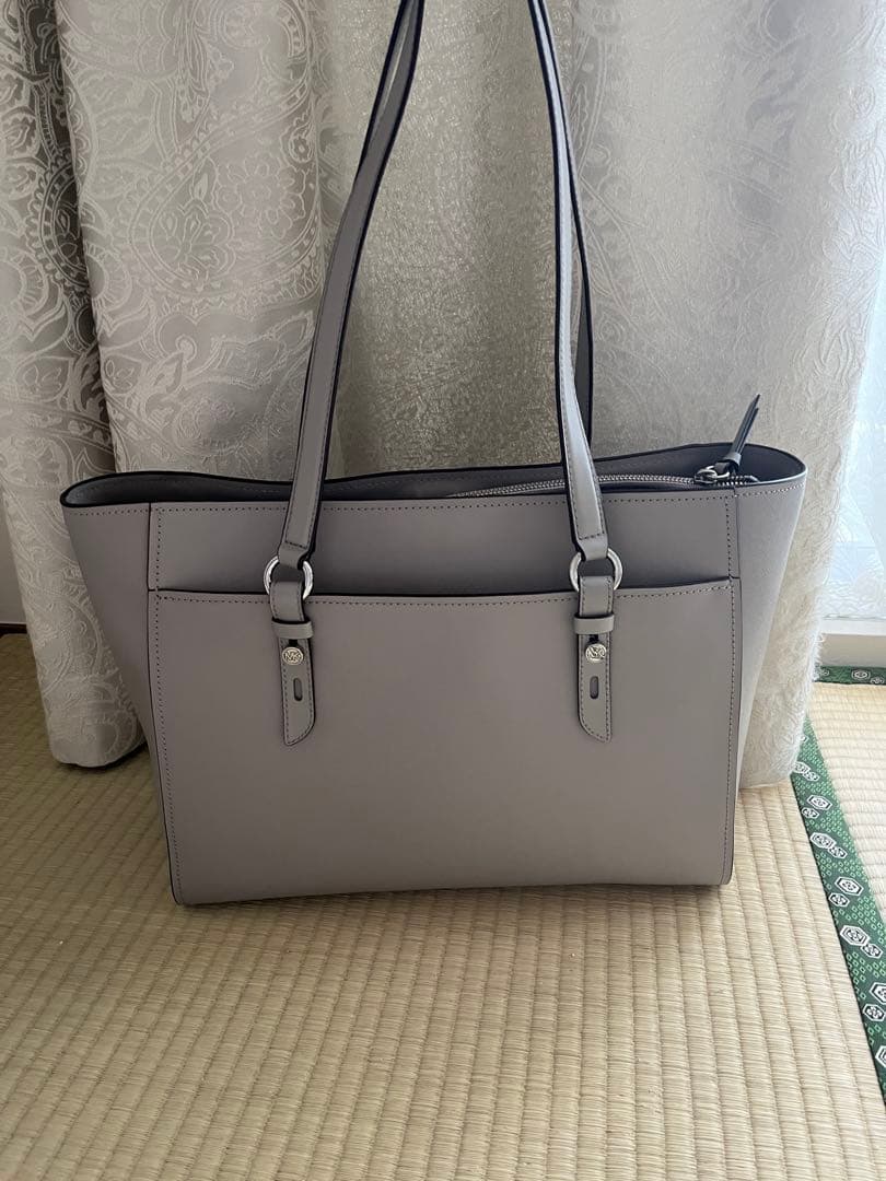 【美品】24時間限定値下げ❗️マイケルコース パールグレー 通勤通学