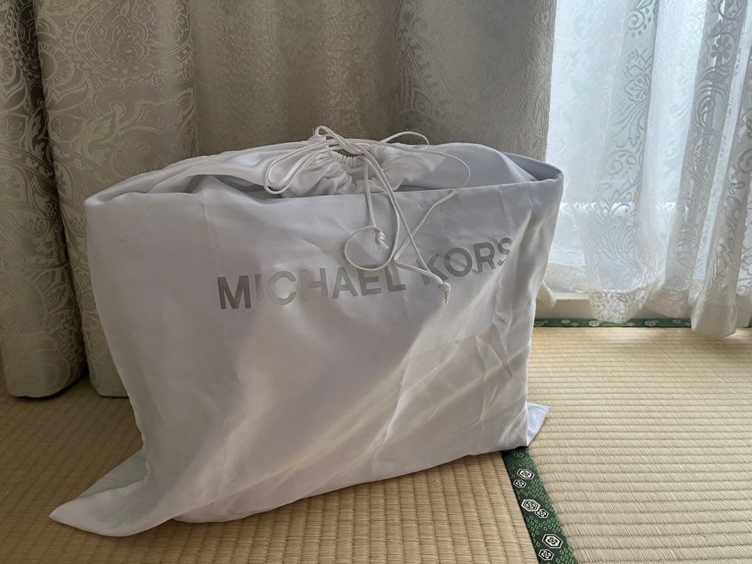 【美品】24時間限定値下げ❗️マイケルコース パールグレー 通勤通学