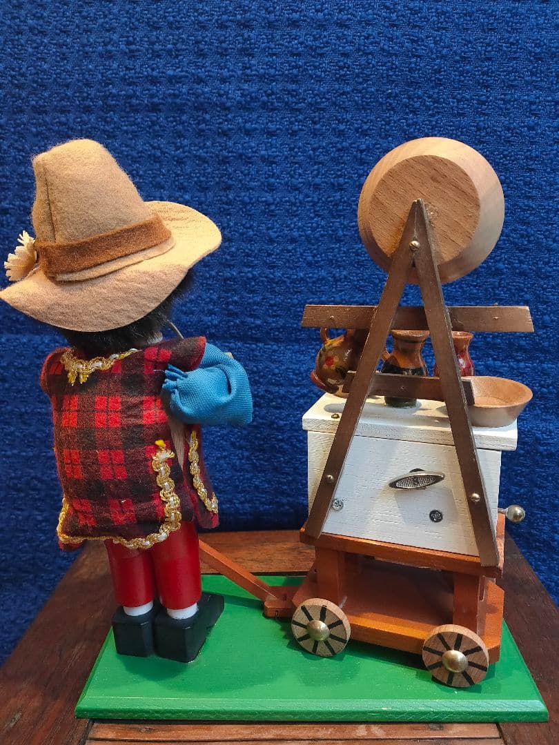 ヴィンテージ　旧西独製　シュタインバッハ　木製　煙出し人形　オルゴール付き