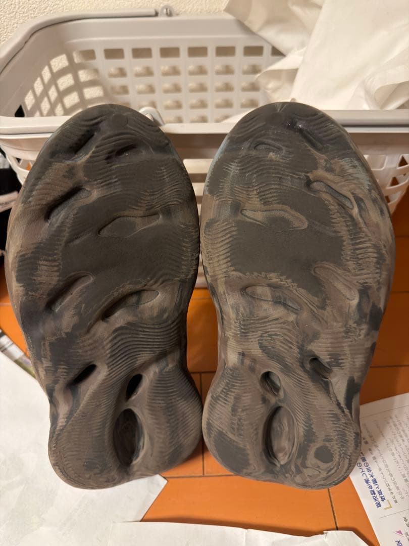 adidas yeezy FOAM Runner　MX Cinder