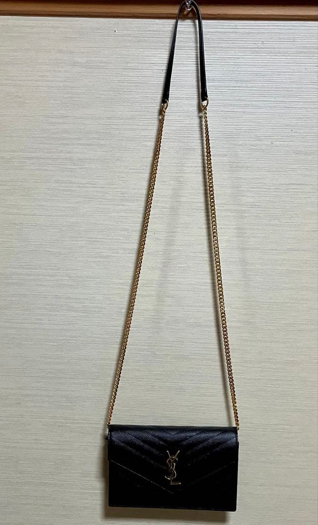 未使用イヴサンローラン チェーンウォレット長財布キャビアスキンゴールドロゴ金具黒