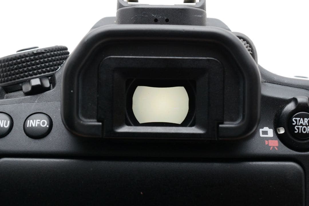 美品/保証付/デジタル一眼レフカメラ/Canon EOS 80D標準レンズセット