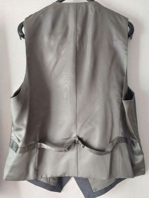 【未使用品】　メンズビジネススーツ　3ピース　BB7　グレー　訳あり