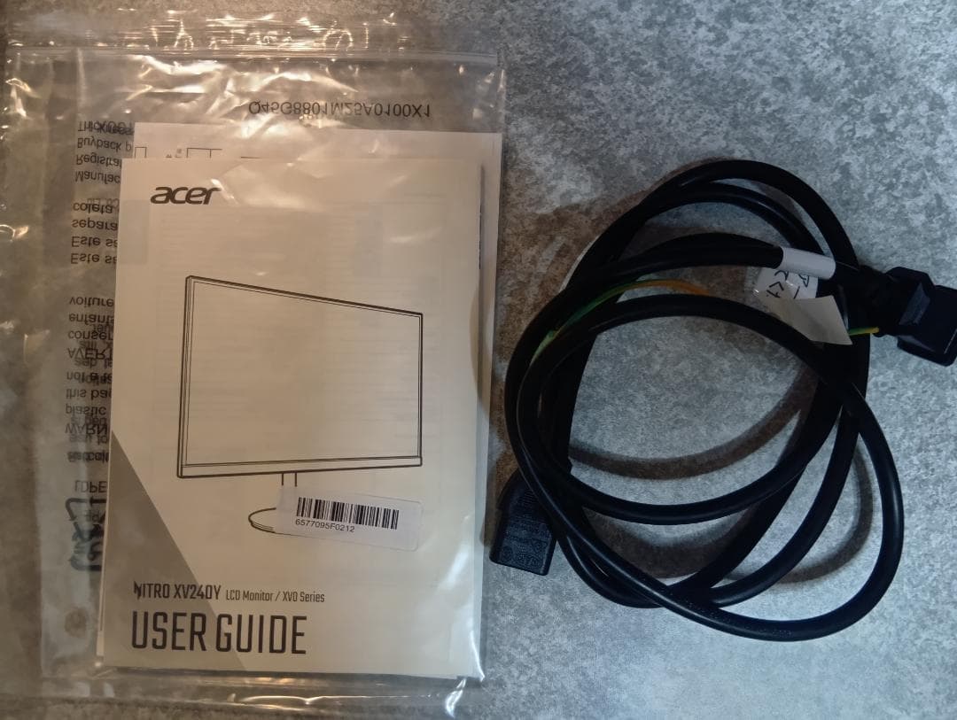 Acer モニター　23.8インチ　180hz　高さ調整、スピーカー有り