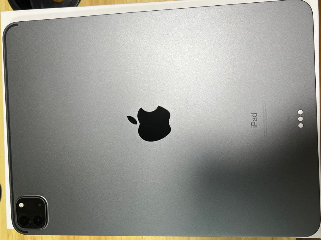 クーApple iPad Pro スペースグレー 本体　第二世代128gb