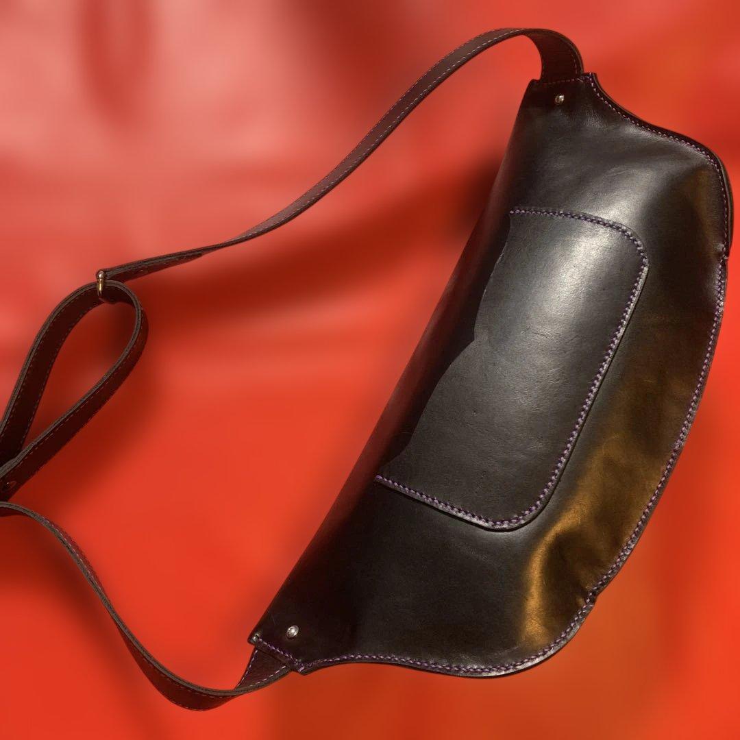 ハンドメイドレザークラフト牛革黒色✖️ブラックパイソンボディ肩掛けバッグコンチョ付