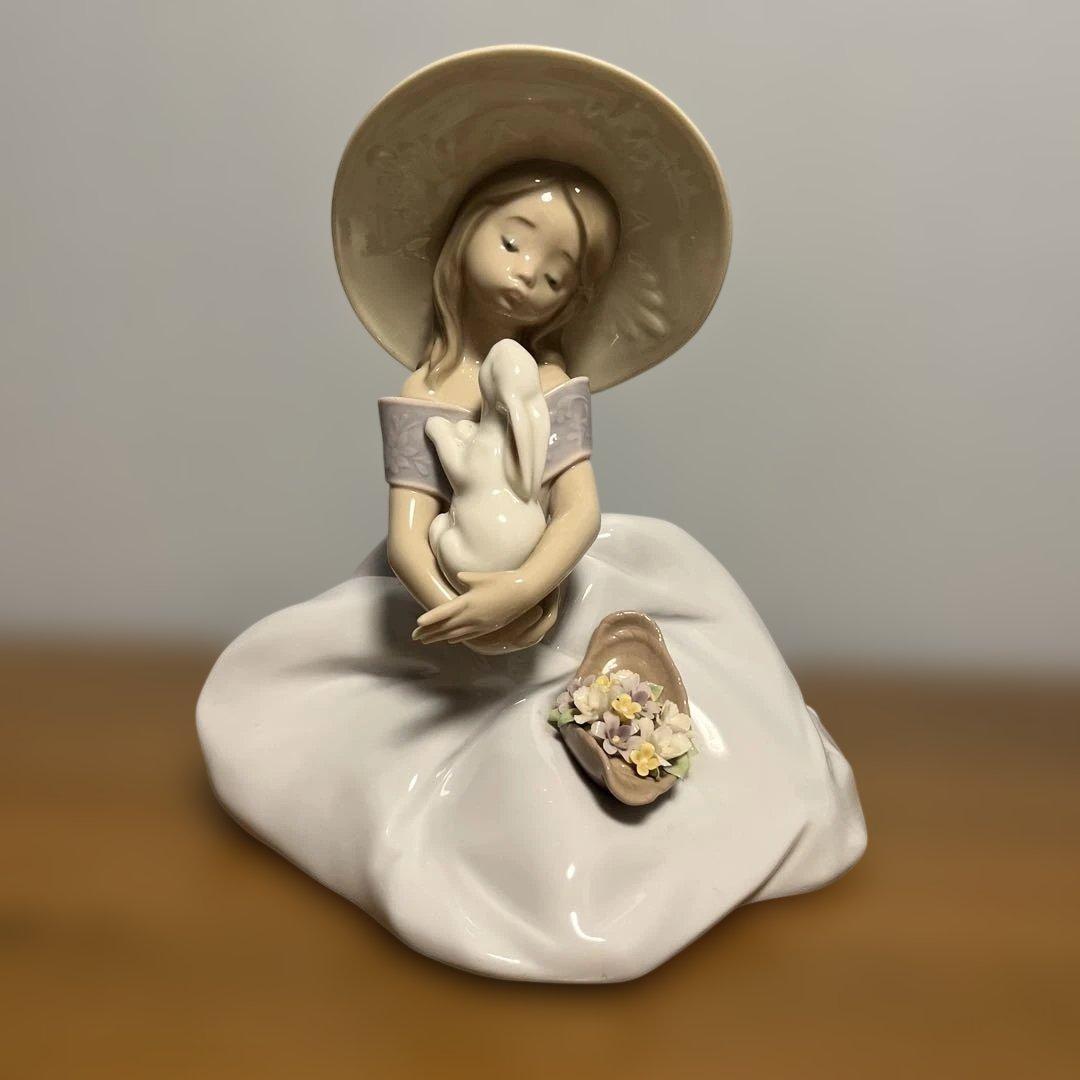 リヤドロ　少女とうさぎ　花篭