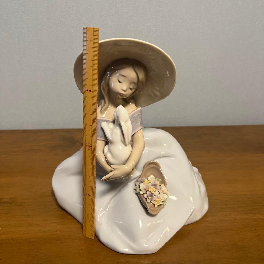 リヤドロ　少女とうさぎ　花篭