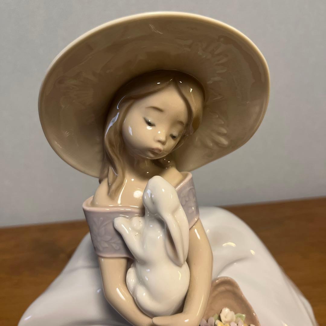 リヤドロ　少女とうさぎ　花篭