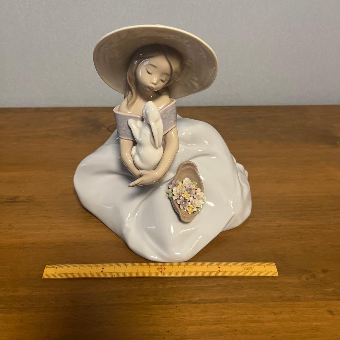 リヤドロ　少女とうさぎ　花篭