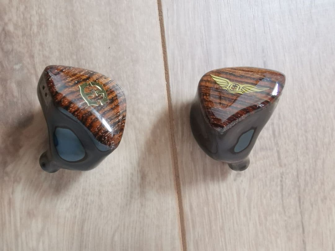 Empire ears Nemesis 限定デザイン