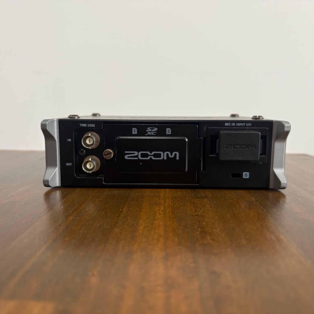 ZOOM F4（ズーム F4）　8トラック フィールドレコーダー