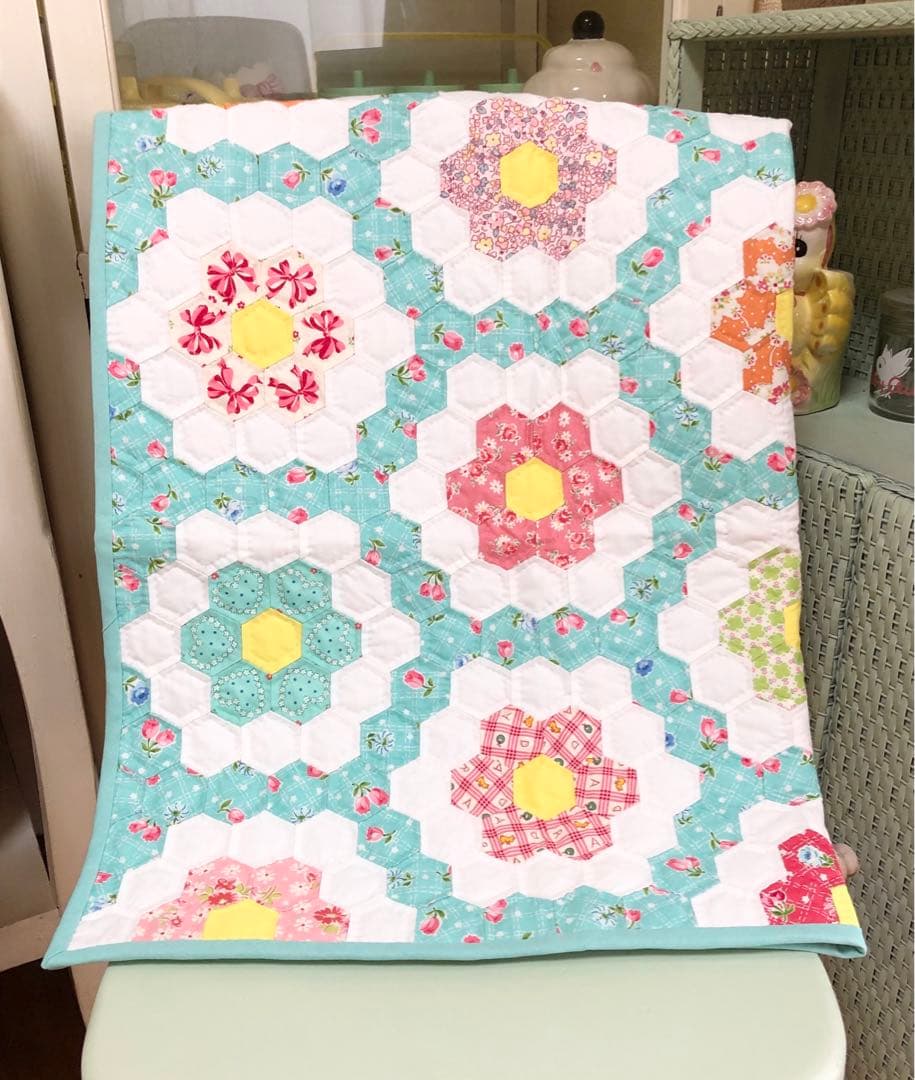 ☆ハンドメイド☆パッチワークキルト・ヘキサゴン・タペストリー・マット