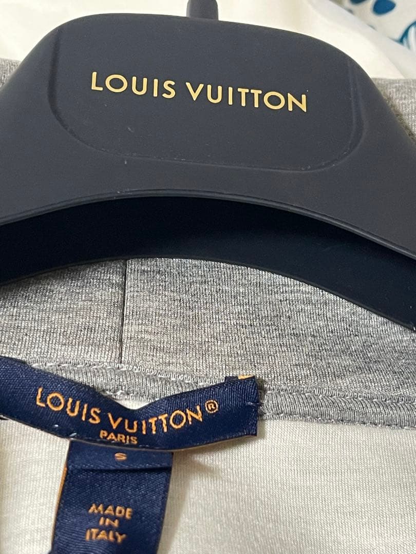 今期　ルイヴィトン　トレーナー