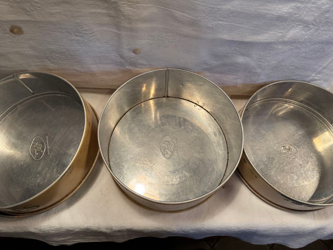 Tala社アンティーク　ケーキ缶