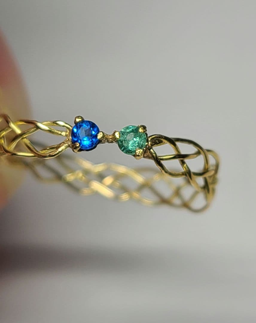 素晴らしい煌めきのリボンさん★パライバトルマリン&アウイナイト18金編み込み★