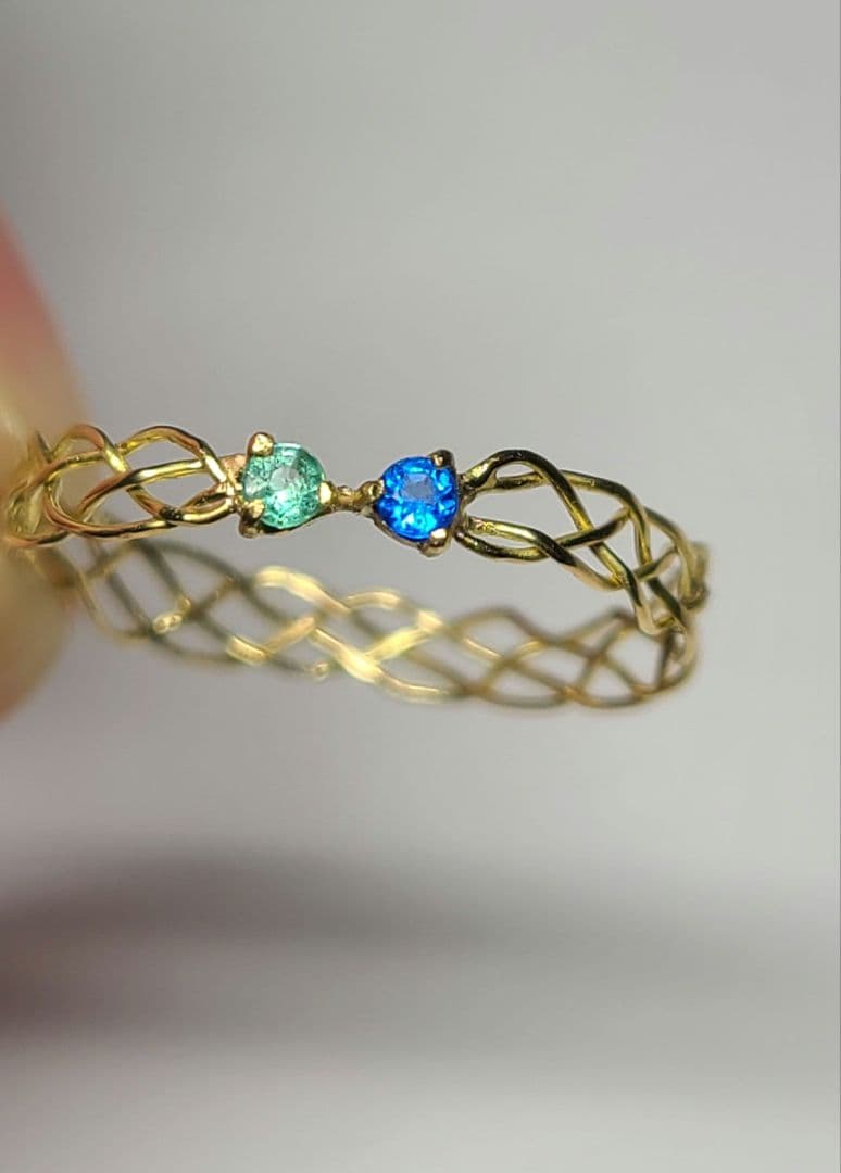 素晴らしい煌めきのリボンさん★パライバトルマリン&アウイナイト18金編み込み★