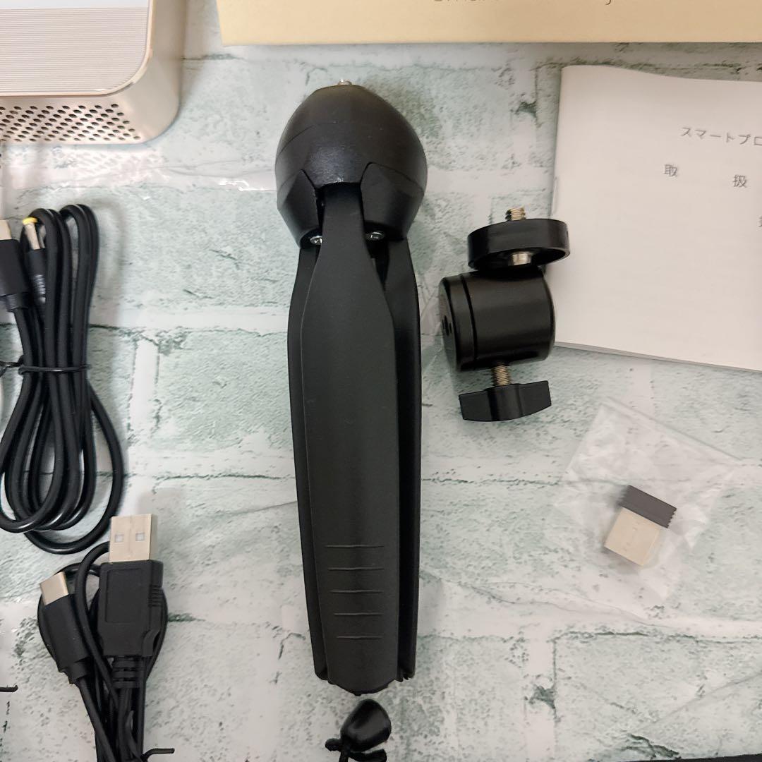 プロジェクター　小型　ポータブル　 三脚付き　天井投影 シャンパンゴールド