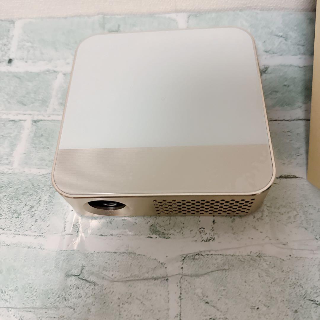 プロジェクター　小型　ポータブル　 三脚付き　天井投影 シャンパンゴールド