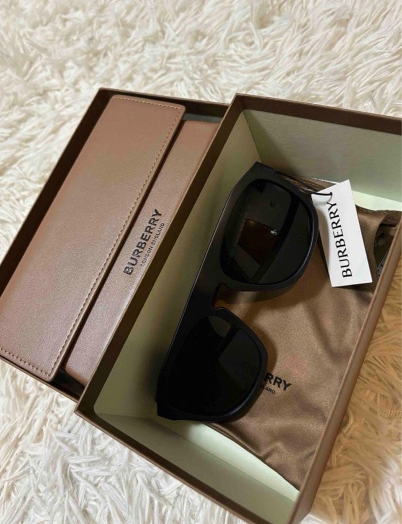 【新品正規店購入】バーバリーBURBERRY サングラス BE4396Uスクエア